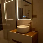 1 Ultra *