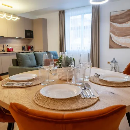 1 Ultra Apartment *