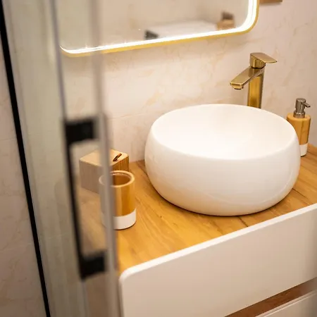 1 Ultra Apartment *