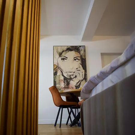 1 Ultra Apartment *