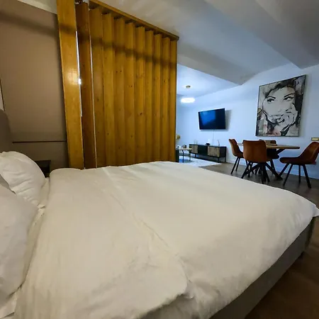 1 Ultra Apartment